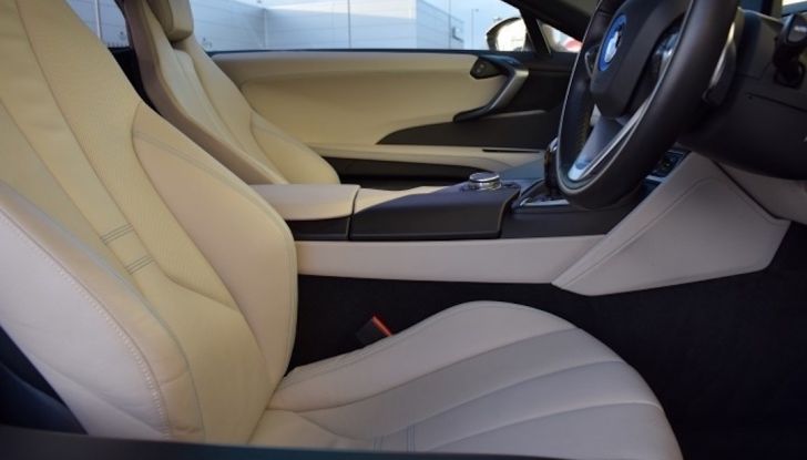 La BMW i8 di Wayne Rooney è in vendita a 70 mila euro - Foto 11 di 12