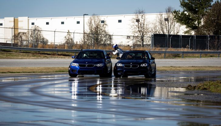 La BMW M5 nel Guinness World Record per il Drifting più lungo al mondo - Foto 1 di 17