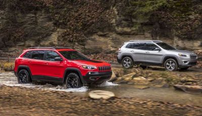 Jeep Cherokee 2018 restyling, nuovo frontale e motori