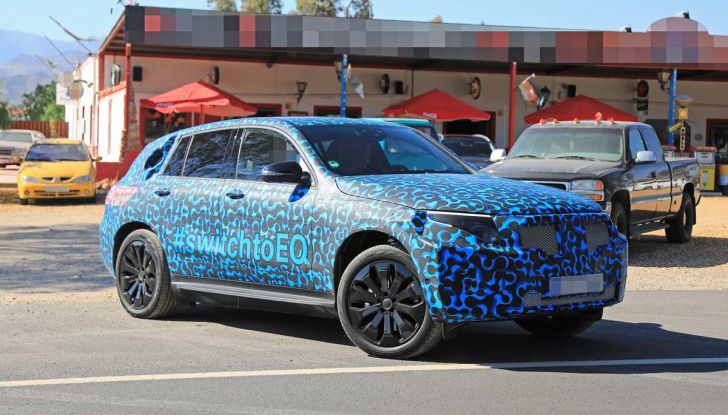 Mercedes EQ C, il nuovo SUV elettrico debutta su strada - Foto 1 di 18