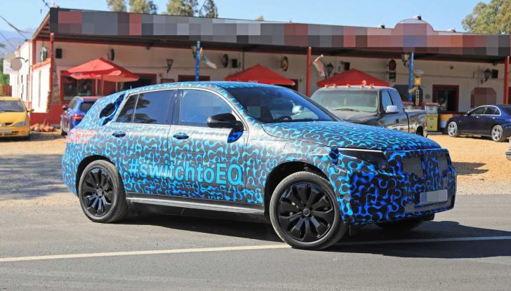 Mercedes EQ C, il nuovo SUV elettrico debutta su strada - Foto 5 di 18