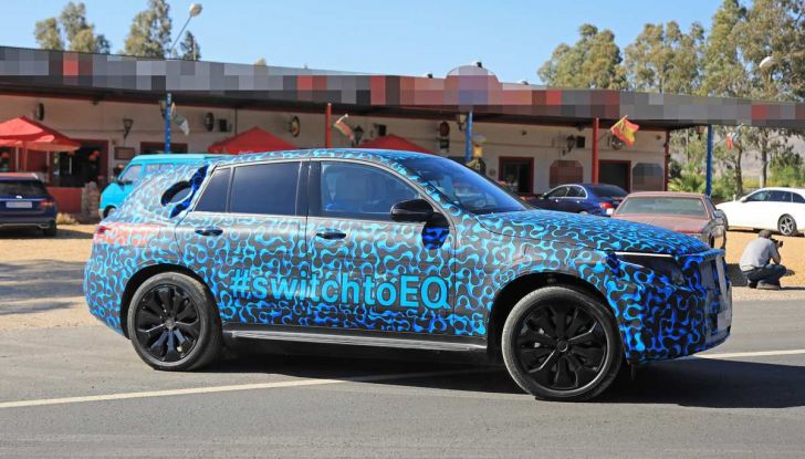 Mercedes EQ C, il nuovo SUV elettrico debutta su strada - Foto 13 di 18