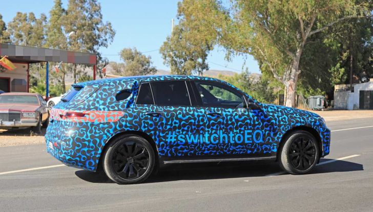 Mercedes EQ C, il nuovo SUV elettrico debutta su strada - Foto 11 di 18