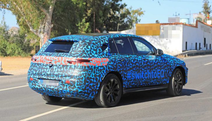 Mercedes EQ C, il nuovo SUV elettrico debutta su strada - Foto 18 di 18