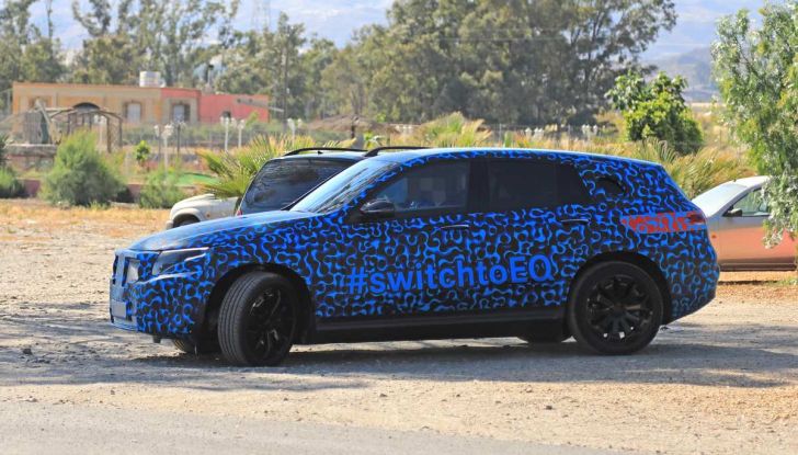 Mercedes EQ C, il nuovo SUV elettrico debutta su strada - Foto 8 di 18