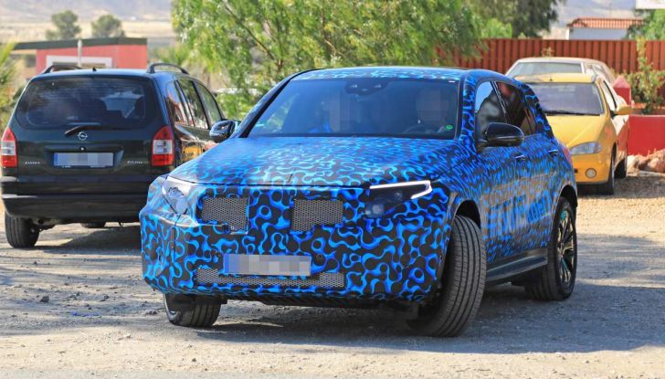 Mercedes EQ C, il nuovo SUV elettrico debutta su strada - Foto 12 di 18
