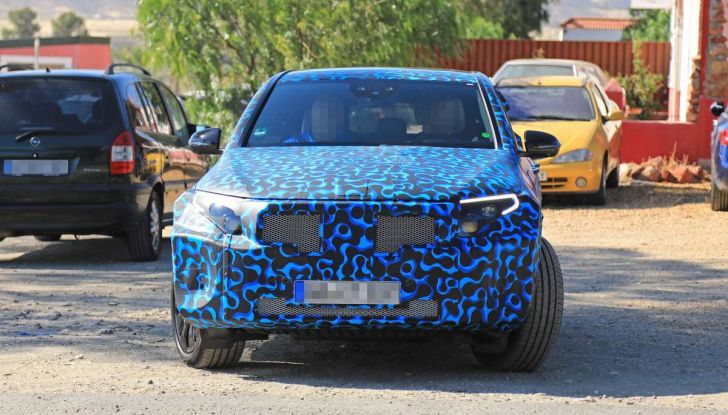 Mercedes EQ C, il nuovo SUV elettrico debutta su strada - Foto 14 di 18