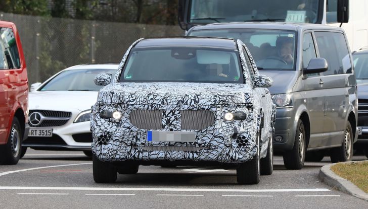 Mercedes GLB 2020, il nuovo SUV della Stella per ampliare la gamma - Foto 2 di 8