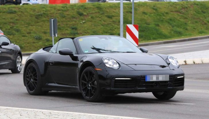 Porsche 911 Cabrio MY2019, prime foto dei test su strada - Foto 2 di 9