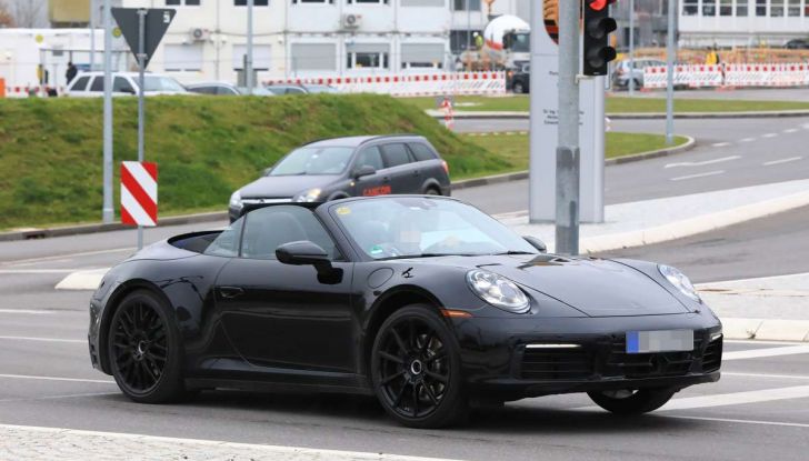 Porsche 911 Cabrio MY2019, prime foto dei test su strada - Foto 6 di 9