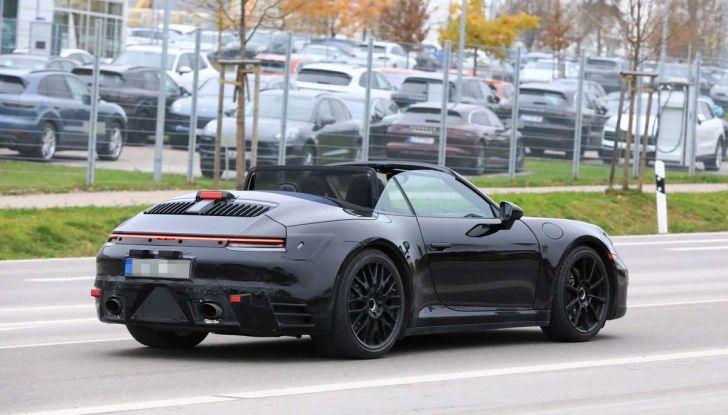 Porsche 911 Cabrio MY2019, prime foto dei test su strada - Foto 9 di 9