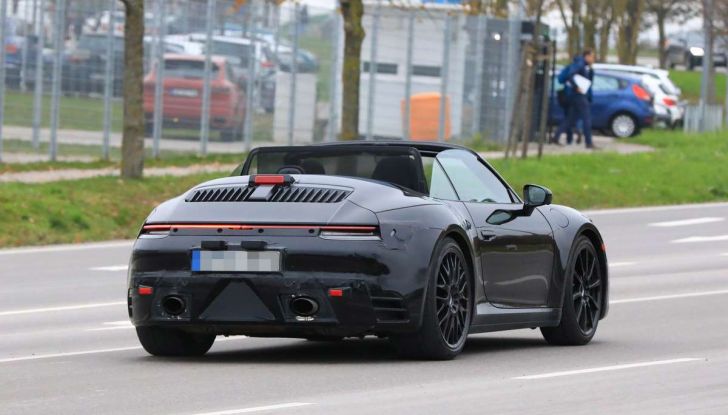 Porsche 911 Cabrio MY2019, prime foto dei test su strada - Foto 8 di 9