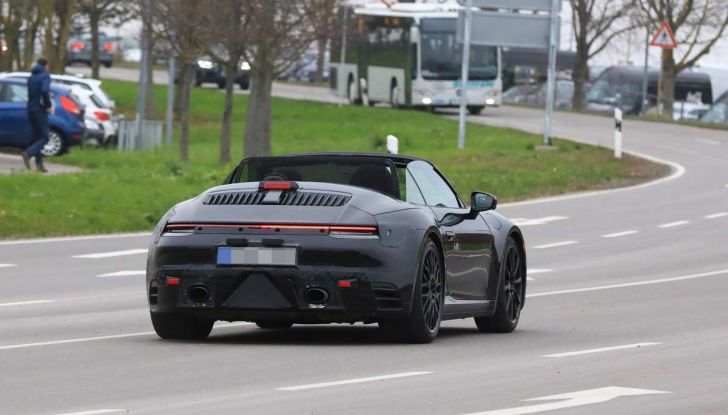 Porsche 911 Cabrio MY2019, prime foto dei test su strada - Foto 7 di 9