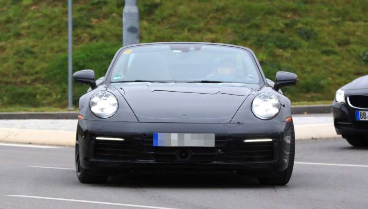 Porsche 911 Cabrio MY2019, prime foto dei test su strada - Foto 4 di 9