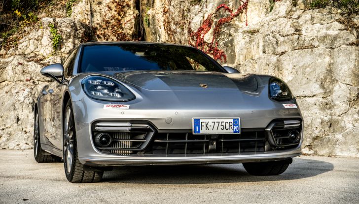 Prova su strada Porsche Panamera 4 E-Hybrid: spettacolo d’elite con la seconda serie - Foto 2 di 34