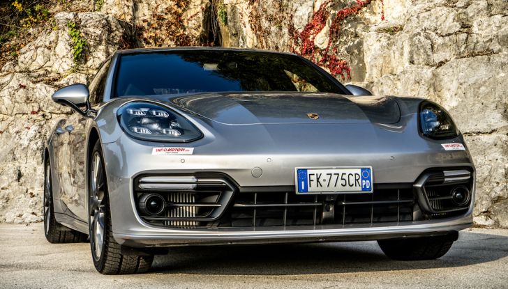 Prova su strada Porsche Panamera 4 E-Hybrid: spettacolo d’elite con la seconda serie - Foto 1 di 34