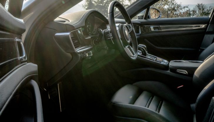 Prova su strada Porsche Panamera 4 E-Hybrid: spettacolo d’elite con la seconda serie - Foto 21 di 34