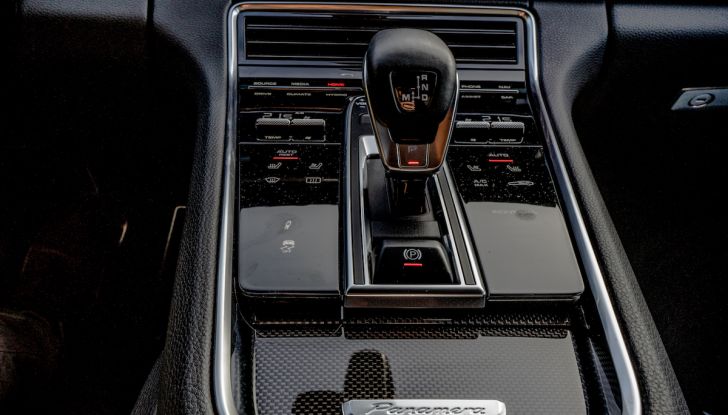 Prova su strada Porsche Panamera 4 E-Hybrid: spettacolo d’elite con la seconda serie - Foto 22 di 34