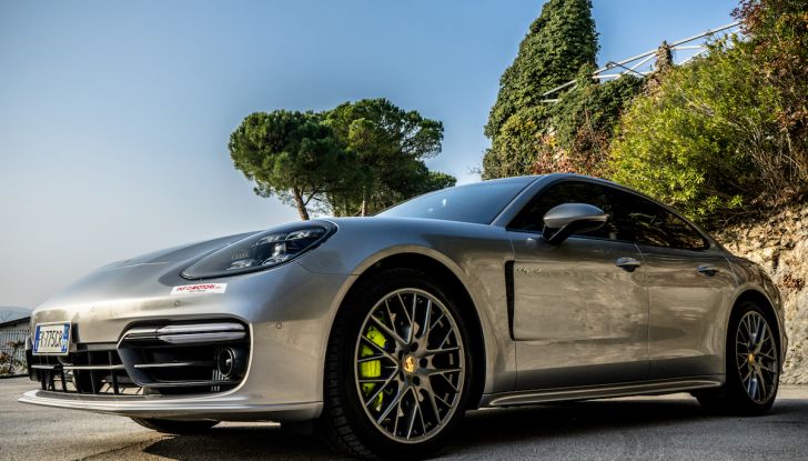 Prova su strada Porsche Panamera 4 E-Hybrid: spettacolo d’elite con la seconda serie - Foto 3 di 34