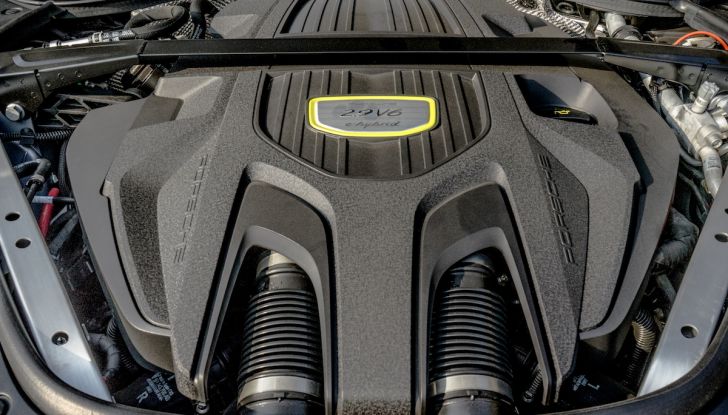 Prova su strada Porsche Panamera 4 E-Hybrid: spettacolo d’elite con la seconda serie - Foto 34 di 34