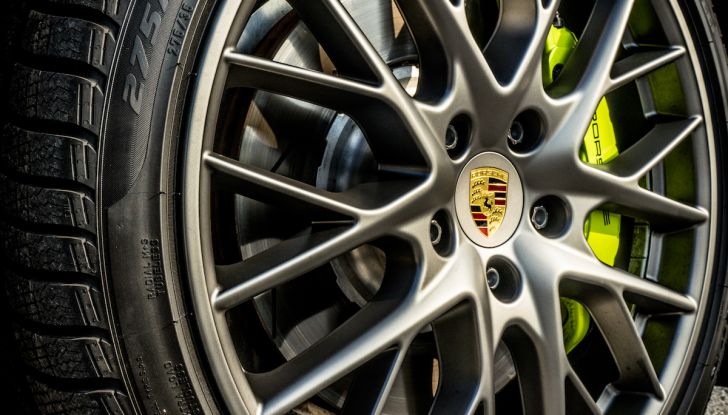 Prova su strada Porsche Panamera 4 E-Hybrid: spettacolo d’elite con la seconda serie - Foto 5 di 34