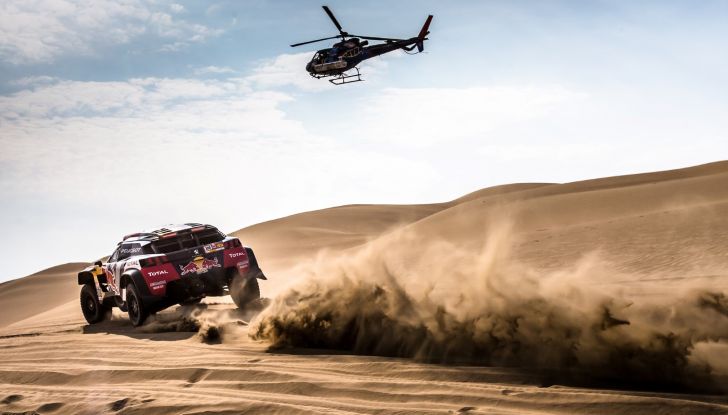 Dakar 2018 – Le Peugeot 3008DKR Maxi arrivano in gruppo alla fine della terza tappa - Foto 3 di 4