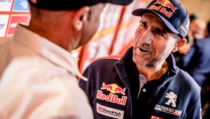 Peterhansel (Peugeot 3008DKR Maxi n°300): gara apertissima - Foto 1 di 2