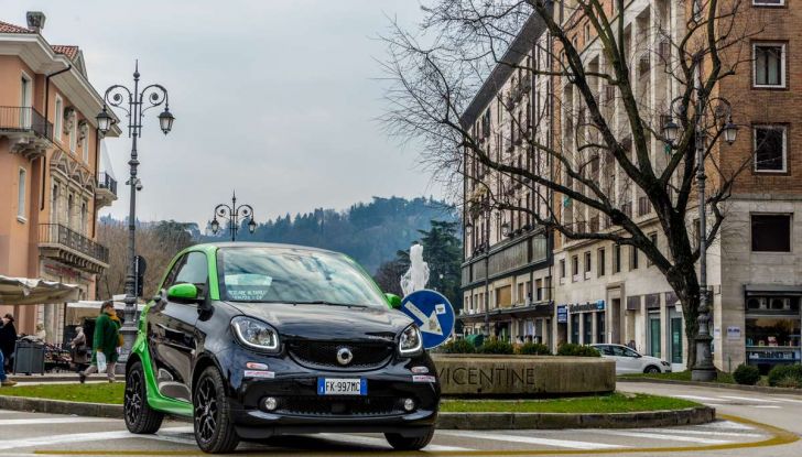 S​mart ED: provata su strada la nuova Smart elettrica - Foto 23 di 48