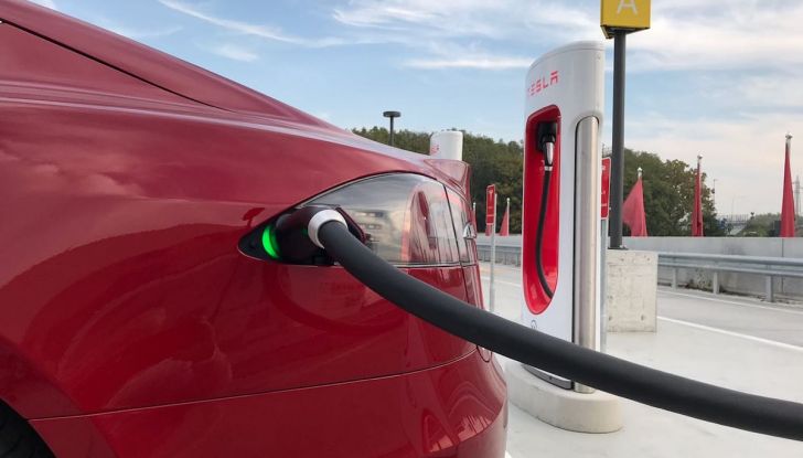 Restare in forma guidando un auto elettrica: più strada e una dieta più sana - Foto 3 di 15
