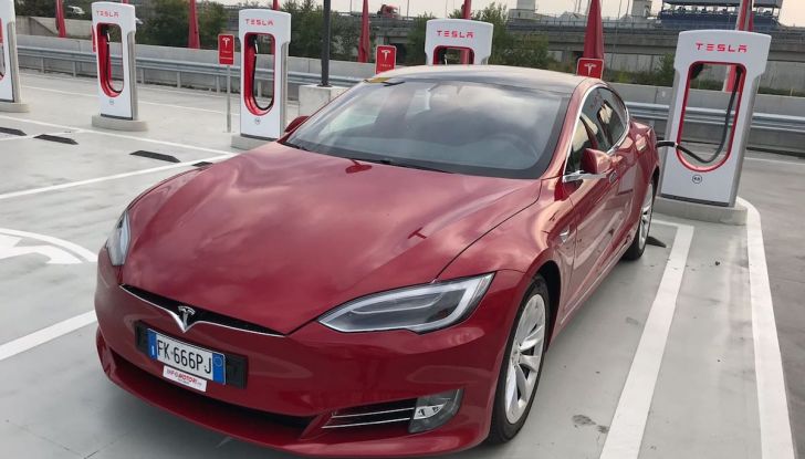 Tesla Model S MY 2019: l’autonomia sale fino a 610 km - Foto 1 di 15