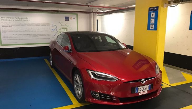 Restare in forma guidando un auto elettrica: più strada e una dieta più sana - Foto 8 di 15