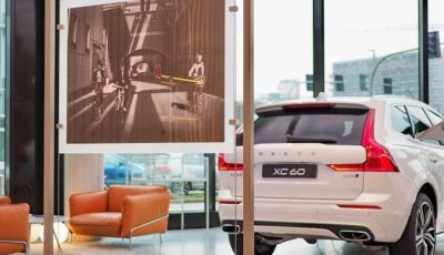 Volvo XC60: le foto della telecamera di sicurezza in mostra a Milano