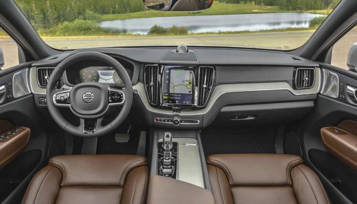 Volvo XC60: le foto della telecamera di sicurezza in mostra a Milano - Foto 9 di 11