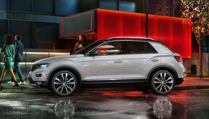 Volkswagen T-Roc 2018 presentato nelle concessionarie - Foto 13 di 15