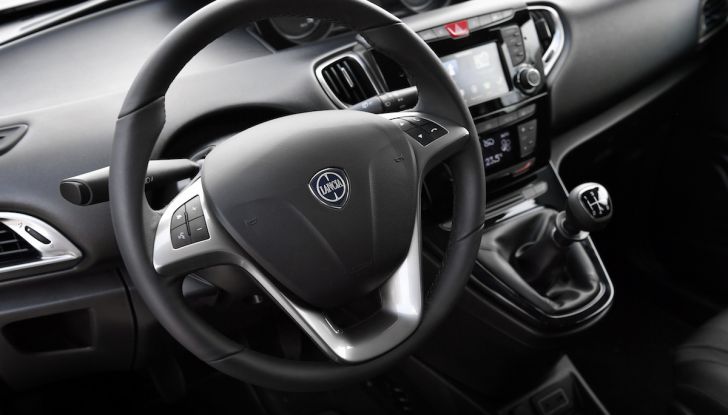 Nuova Lancia Ypsilon 2018: arrivano Elefantino Blu, Gold e Platinum - Foto 27 di 33