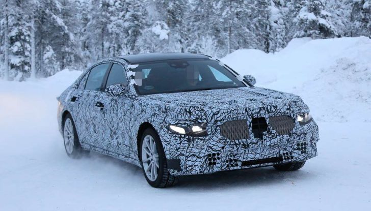 Mercedes Classe S, la nuova generazione impegnata nei test drive - Foto 2 di 17