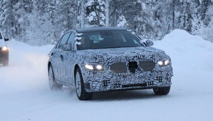 Mercedes Classe S, la nuova generazione impegnata nei test drive - Foto 11 di 17