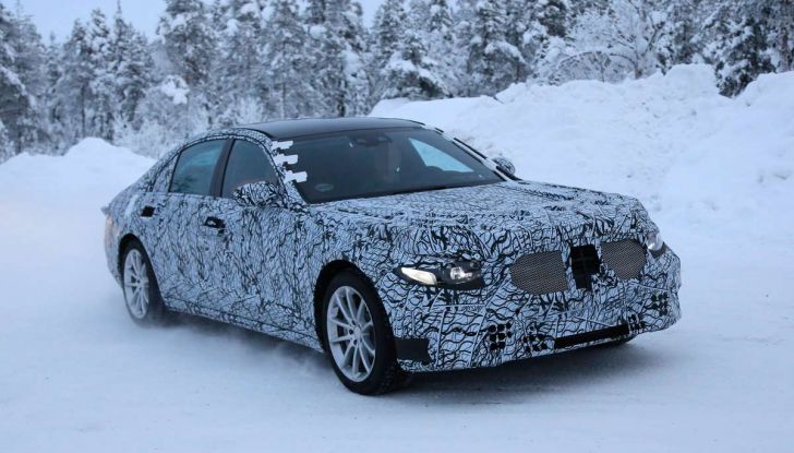 Mercedes Classe S, la nuova generazione impegnata nei test drive - Foto 4 di 17
