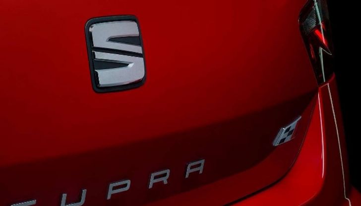 Cupra e Barcellona firmano un accordo per micromobilità e mobilità elettrica - Foto 3 di 11