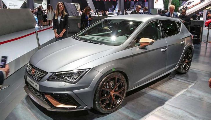 Cupra e Barcellona firmano un accordo per micromobilità e mobilità elettrica - Foto 6 di 11