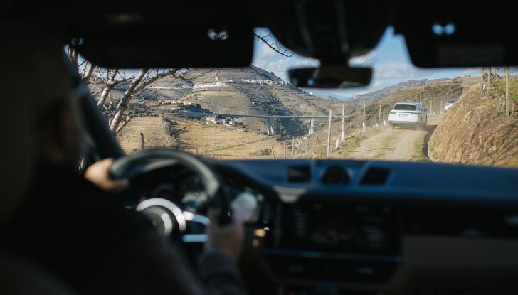 Porsche Cayenne 2018, prova su strada: la terza generazione allo stato dell’arte - Foto 28 di 44