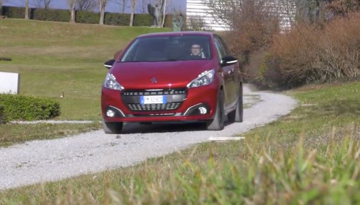Peugeot 208 Black Line 2018, versione limitata da 1.200 esemplari - Foto 2 di 6
