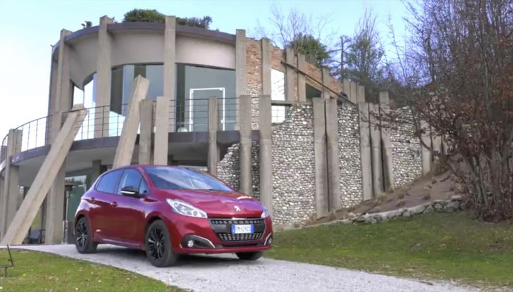 Peugeot 208 Black Line 2018, versione limitata da 1.200 esemplari - Foto 1 di 6