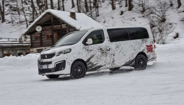 Peugeot Traveller Traction Control, il multispazio con trazione integrale - Foto 2 di 9