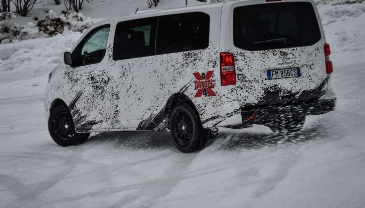 Peugeot Traveller Traction Control, il multispazio con trazione integrale - Foto 3 di 9