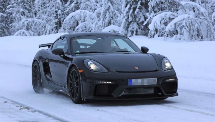 Porsche 718 Cayman GT4 prime immagini dei test su strada - Foto 18 di 28