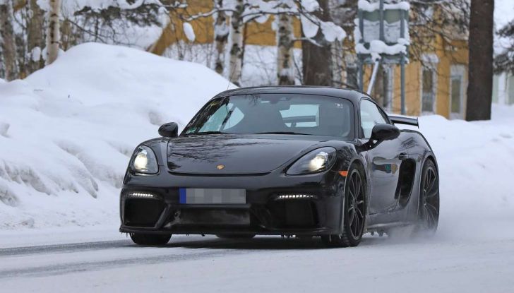 Porsche 718 Cayman GT4 prime immagini dei test su strada - Foto 3 di 28