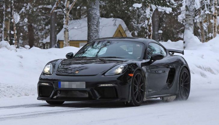 Porsche 718 Cayman GT4 prime immagini dei test su strada - Foto 6 di 28