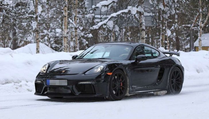 Porsche 718 Cayman GT4 prime immagini dei test su strada - Foto 24 di 28