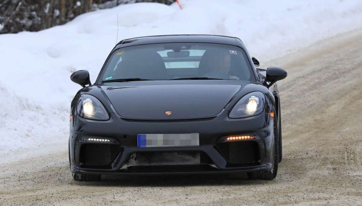 Porsche 718 Cayman GT4 prime immagini dei test su strada - Foto 28 di 28